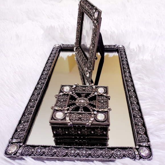 Yorkshire 3 piece vanity set with box - Picture 5 of 14